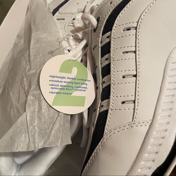 NIB Easy Spirit Romy White Navy Leather Walking Running Shoes 7W - Picture 3 of 7